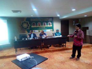 MUHAMMADIYAH SAMBUT PEMERINTAHAN BARU MENAGIH HUTANG NAWACITA PRESIDEN REPUBLIK INDONESIA JANJI REGULASI BARU KENAIKAN TARIF CUKAI DAN HARGA ROKOK