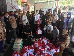 Kemensos RI Serahkan Bantuan 10.000 Paket Sembako kepada Forum Pembaruan Kebangsaan (FPK)