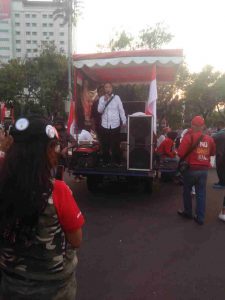 Sejumlah Massa yang Tergabung dan yang Mencintai NKRI Demo di depan Istana Menuntut Tangkap & Adili Pelaku Makar di Indonesia.