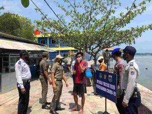 Jaring Satu Pelanggar, Ops Yustisi Tiga Pilar Polsek Kep Seribu Utara Beri Sanksi Kerja Sosial