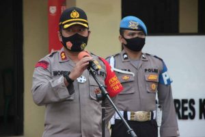 Kapolres Kep Seribu Berikan Penghargaan Kepada Anggota Berprestasi