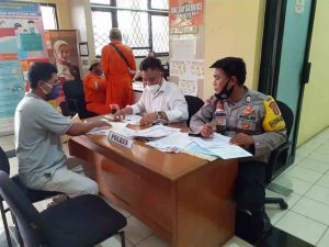 Pelayanan Prima, Polres Kep Seribu Jemput Bola Ke Warga Pembuat SKCK