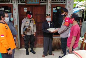 Peduli Sesama, Polsek Kep Seribu Utara Bagikan Sembako