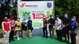 KAWAN LAMA FOUNDATION TELAH BAGIKAN 1 JUTA BIBIT POHON  MELALUI PROGRAM TREES FOR TOMORROW