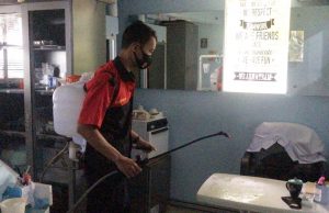 Cegah Penyebaran Covid-19, Polres Kep Seribu Semprotkan Cairan Disinfektan