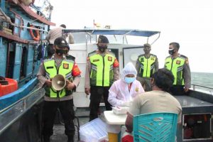Lagi, 10 ABK Kapal Ikan Di Rapid Tes Oleh Tim Pemburu Covid-19 Polres Kep Seribu