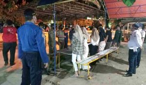 Bersama Instansi Terkait, Polsek Kep Seribu Selatan Patroli Malam Hari dan Bubarkan Kerumunan