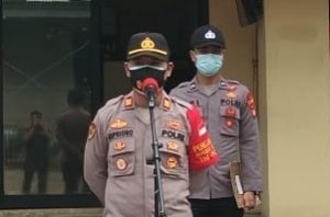 Rutin Semprotkan Cairan Disinfektan, Cara Polres Kep Seribu Lindungi Personel dari Covid-19