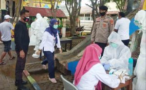 Polsek Kep Seribu Utara Bersama Instansi Terkait Melakukan Kegiatan Tes Swab di Pulau Kelapa