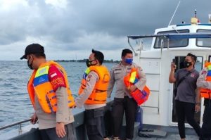 Polres Kep Seribu, Polair PMJ & Mabes Polri Bantu Basarnas Temukan Korban Pesawat SJ-182