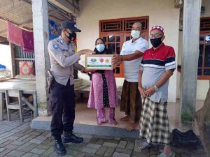 Salurkan Sembako Kapolda Metro, Polsek Kep Seribu Utara Datangi Warga Terkonfirmasi Covid-19