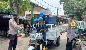 Lagi, Hari Ini Polres Kep Seribu Bagikan Masker Gratis Ke Warga