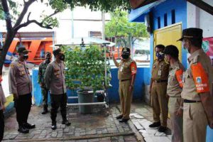 Kapolres Kep Seribu bersama Bupati Dan Danramil Kunjungi Kampung Tangguh Jaya
