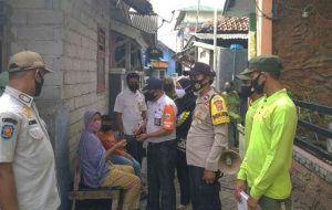 “Jakarta Bermasker”, Polres Kep Seribu Terus Bagikan Masker Gratis Ke Warga