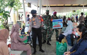 “JAKARTA BERMASKER”, HARI INI POLRES KEP SERIBU BAGIKAN 3500 MASKER GRATIS