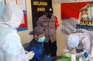 Kampung Tangguh Jaya, Polres Kep Seribu Terus Lakukan Rapid Tes Gratis ke Warga