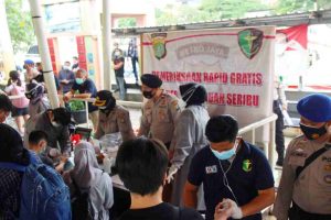 Kampung Tangguh Polres Kep Seribu Rapid Tes Wisatawan Yang Akan Ke Pulau