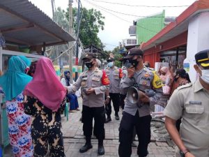 Hari ini, Gerakan “Jakarta Bermasker” Polres Kep Seribu Dan Tiga Pilar Bagikan Masker Gratis