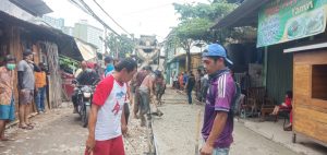 Bertahun-tahun Akses Jalan Sunter – Pademangan Timur RW 012 Rusak Parah , Masyarakat Swadaya Membangun
