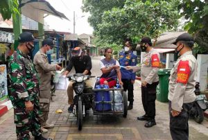 Tiga Pilar Kep Seribu Terus Bagikan Masker Medis Gratis dengan Tema “Jakarta Bermasker”