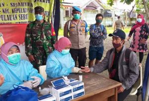 Tim KTJ & Tim Medis Pulau Tidung Lakukan Rapid Tes Gratis Pendatang di Dermaga Kedatangan