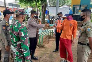 Polres Kep Seribu & Polsek Jajaran Bagikan 6000 Masker Medis Gratis Ke Warga Masyarakat