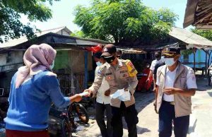 Polres Kepulauan Seribu & Polsek Jajaran Bagikan 4800 Masker Medis Gratis
