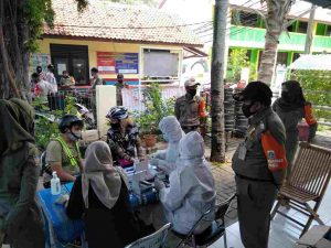 23 Pendatang Di Pulau Kelapa Kep Seribu Utara Jalani Rapid Tes Gratis di Posko KTJ Pulau Kelapa