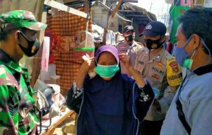 Terus Bagikan Masker Medis Gratis, Tiga Pilar Kep Seribu Gencarkan Gerakan Jakarta Bermasker