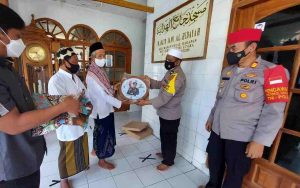 Kapolsek Kep Seribu Utara Sambangi DKM di Masjid Jami Al Hidayah Pulau Harapan di Hari Kedua Puasa
