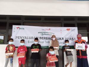 Rumah Zakat dan Baitul Mal Telkomsel Akses (BMTA) Kembali Bagi-bagi Takjil