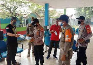 Polres Kepulauan Seribu bersama Tiga Pilar Bagikan 2400 Masker Medis Gratis
