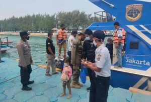 Polres Kep Seribu, Polsek Kep Seribu Selatan Ketatkan Aturan Kesehatan dan Bagikan Tes Rapid Gratis