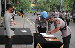 Kapolres Kep Seribu AKBP Eko Wahyu Fredian, SIK Pimpin Upacara Serah Terima Jabatan Kasat Reskrim Kapolsek Kep Seribu Utara dan Selatan