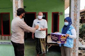 Ramadhan Barokah Polres Kep Seribu Bagikan Takjil Buka Puasa untuk Warga