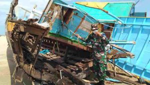 POSAL MUNTOK LANAL BABEL JAJARAN LANTAMAL III LAKSANAKAN BANTUAN LAKA LAUT DI PERAIRAN TANJUNG ULAR BANGKA BELITUNG