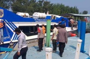 Polres Kep Setibu bersama Tim Kampung Tangguh Jaya Pulau Pari Lakukan Tes Rapid Tes Gratis kepafa 28 Wisatawan