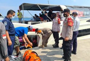 Polres Kep Seribu Perketat Prokes Pengunjung Dermaga Kep Serbu Utara dalam Operasi Ketupat Jaya 2021