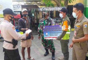 AKBP Eko Wahyu Frwdian, S.IK Bagikan Masker Medis Gratis di Dermaga Keberangkatan Marina Ancol