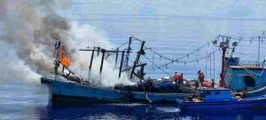 Alami kebakaran hebat, TNI AL Selamatkan 27 ABK KM. Sinar Mas