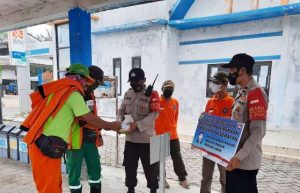 Polres Kep Seribu Bagikan 2.300 Masker Medis Gratis
