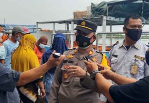 Polsek Kep Seribu Utara Lakukan Rapid Tes Antigen Warga yang Kembali Mudik