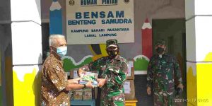 Kampung Bahari Nusantara Binaan Lanal Lampung Terima Ratusan Buku Bacaan
