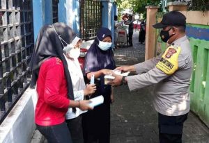 Warga di Delapan Pulau Dapat 1.900 Masker Medis Dari Polres Kep Seribu