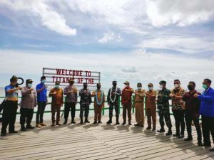 KOMANDAN LANTAMAL XII MERESMIKAN KAMPUNG BAHARI NUSANTARA (KBN) DI SEDAU SINGKAWANG KALBAR