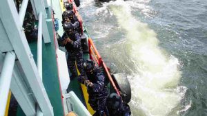 TINGKATKAN NALURI TEMPUR, PRAJURIT LANTAMAL III LATIHAN VBSS