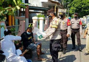 Himbau dan Bagikan 1.400 Masker, Upaya Polres Kep Seribu Cegah Sebaran Covid-19