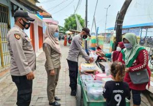Himbau dan Bagikan 1.500 Masker, Upaya Polres Kep Seribu Cegah Sebaran Covid-19