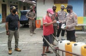 Wajibkan Masker, 1.600 Masker dibagikan oleh Polres Kep Seribu