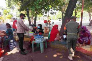 1.600 Masker dibagikan Polres Kep Seribu ke Warga